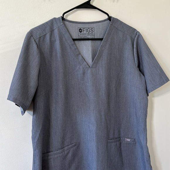 FIGS Scrub Casma Three-Pocket Scrub Top Graphite Size Large - Picture 4 of 11